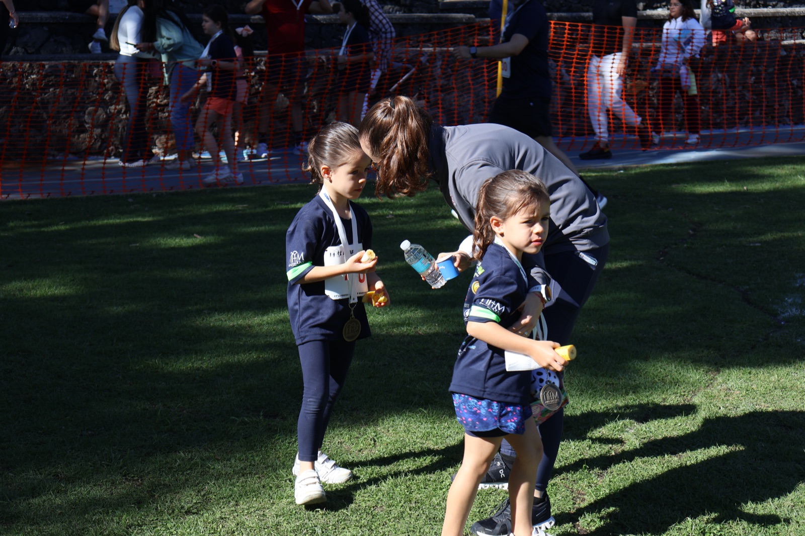 Niños corriendo