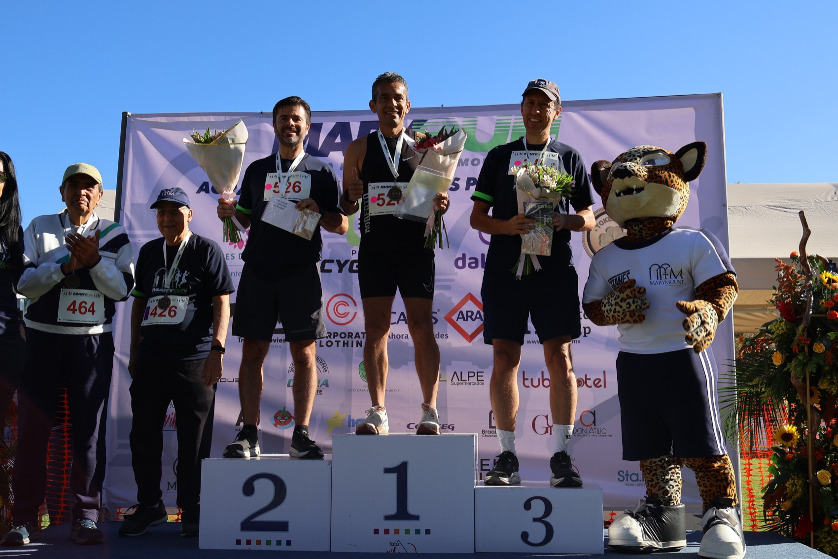 Ganadores en el podio
