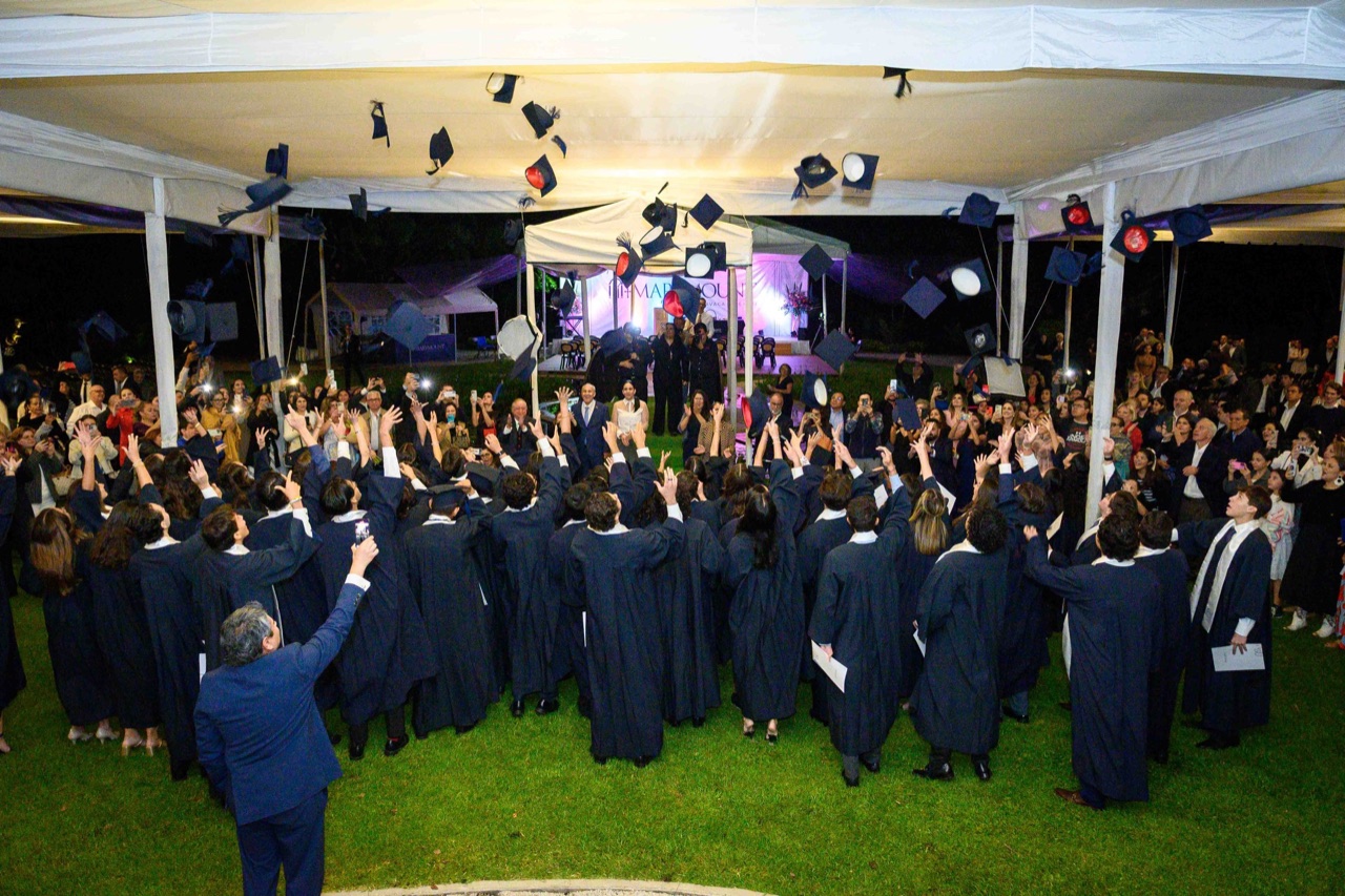 Lanzamiento de birretes